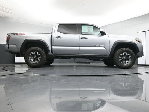Used 2022 Toyota Tacoma TRD Off-Road w/ Technology Package AWD/4WD image 35