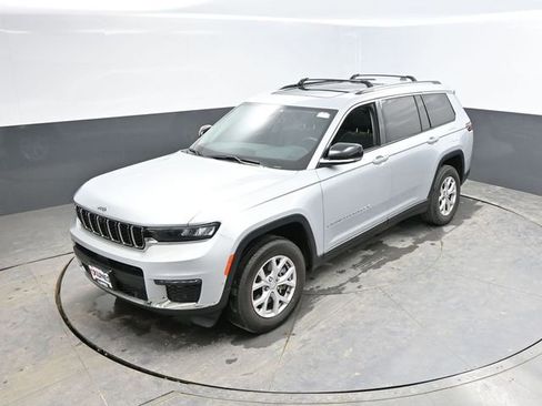 Used 2022 Jeep Grand Cherokee L Limited w/ Luxury Tech Group II image 43