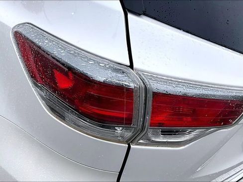 Used 2016 Toyota Highlander Limited image 31