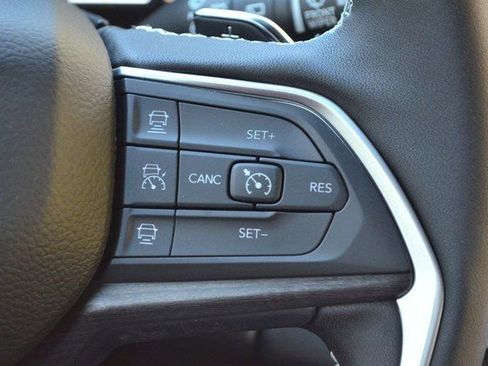 New 2025 Jeep Grand Cherokee Limited w/ Black Appearance Package image 18