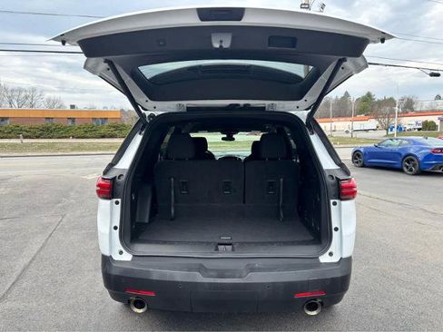 Used 2023 Chevrolet Traverse LT image 8