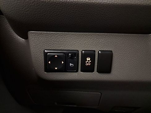 Used 2015 Nissan NV 2500 SV image 21