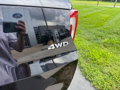 Used 2019 Ford Explorer XLT w/ Equipment Group 202A AWD/4WD image 31