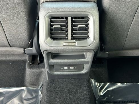 New 2026 Volkswagen Taos SE image 25