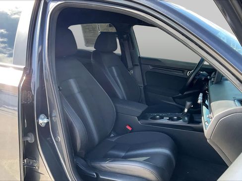 Used 2025 Honda Civic Sport image 9