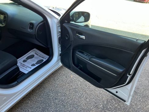 Used 2014 Dodge Charger SXT image 17