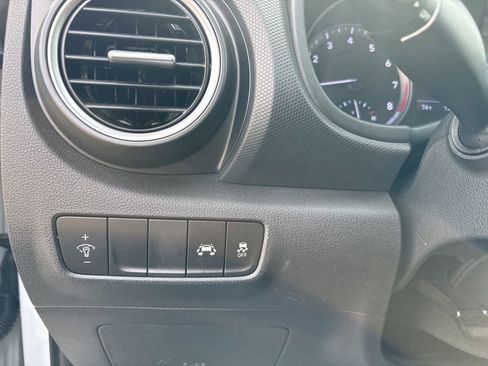 Used 2021 Hyundai Kona SE AWD/4WD image 16