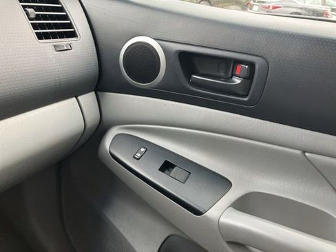 Used 2014 Toyota Tacoma 4x4 Double Cab w/ SR5 Package image 28