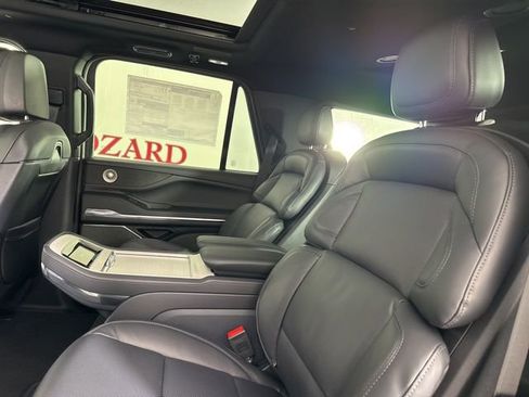 New 2025 Lincoln Navigator Reserve w/ Jet Appearance Package image 17
