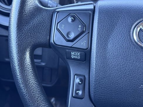 Used 2017 Toyota Tacoma SR image 7