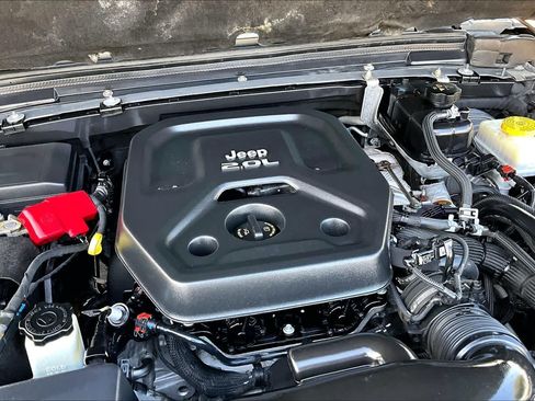 Used 2018 Jeep Wrangler Unlimited Sahara AWD/4WD image 33