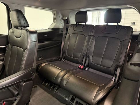 Used 2023 Jeep Grand Cherokee L Limited w/ Luxury Tech Group II RWD image 21