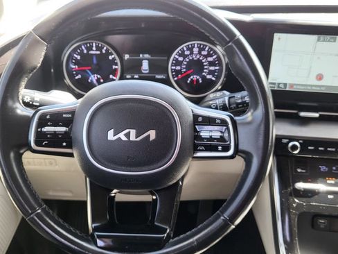 Used 2022 Kia Carnival EX FWD image 31