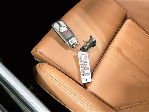 Certified 2025 Audi Q5 2.0T Premium image 11