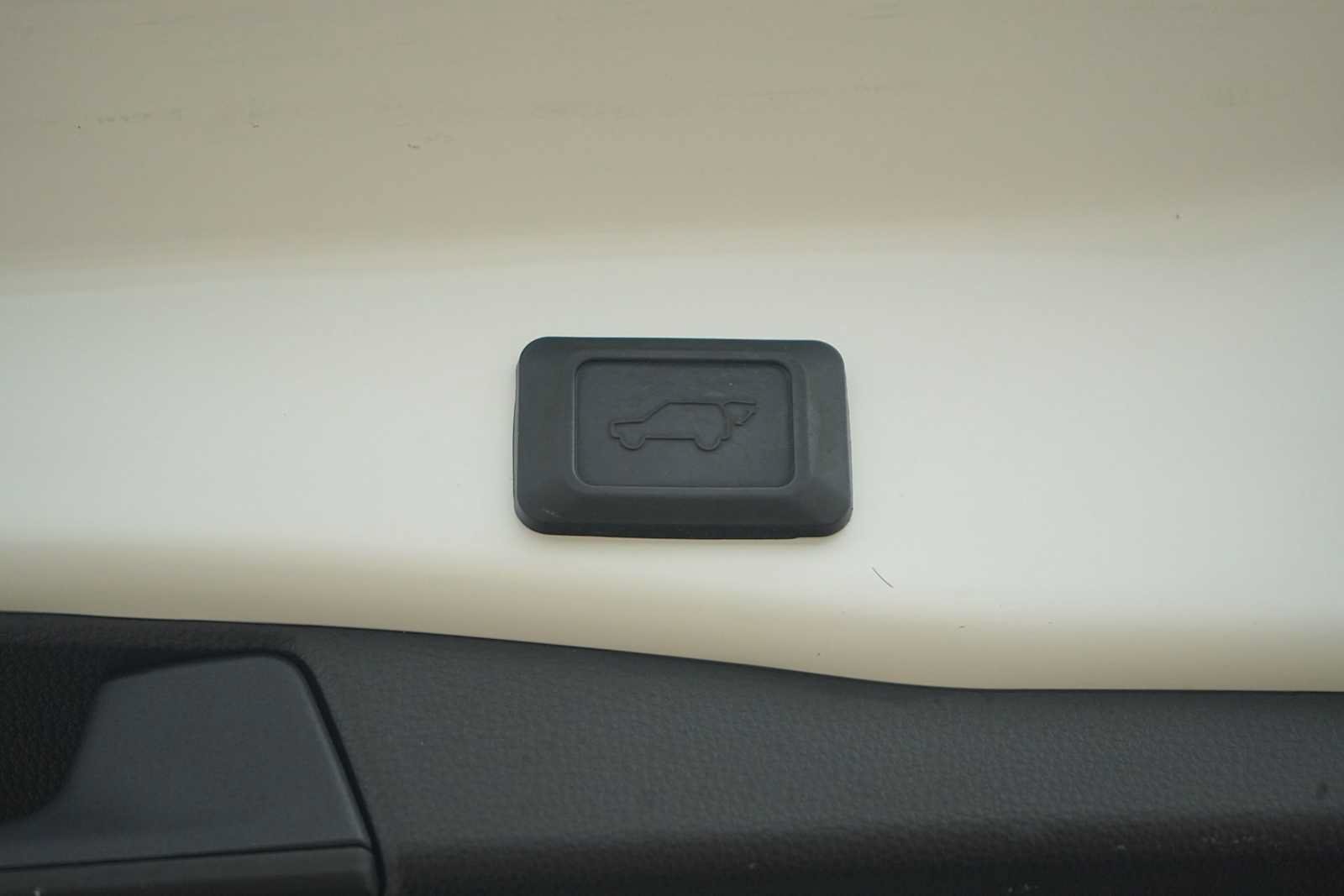 Used 2021 Toyota RAV4 XLE w/ Convenience Package FWD image 26