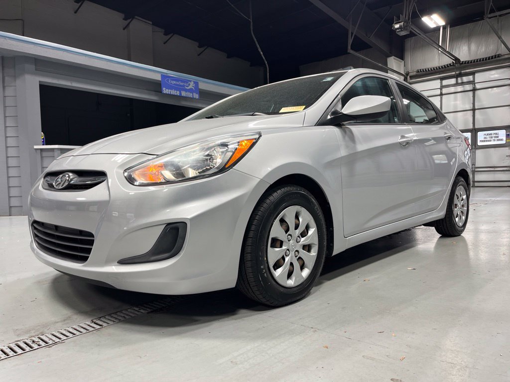Used 2015 Hyundai Accent GLS FWD image 3
