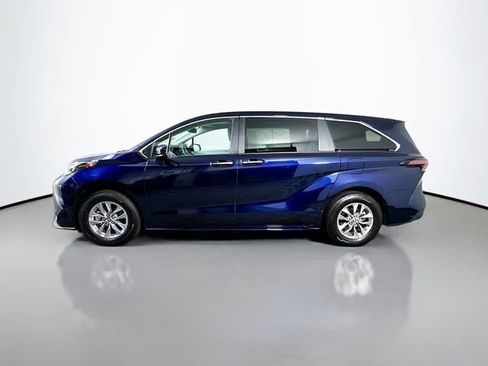 Used 2025 Toyota Sienna XLE AWD/4WD image 5