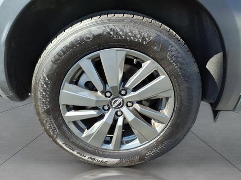 Used 2024 Nissan Pathfinder SV image 5