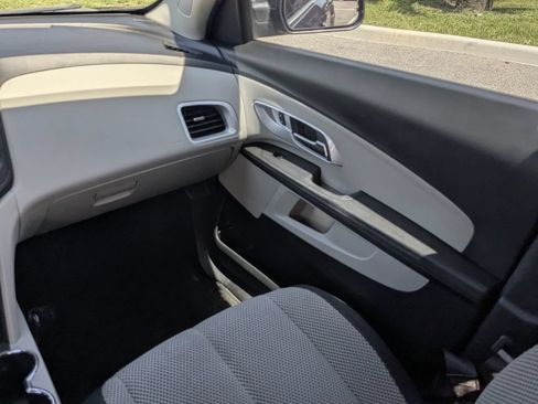 Used 2017 Chevrolet Equinox LS FWD image 21