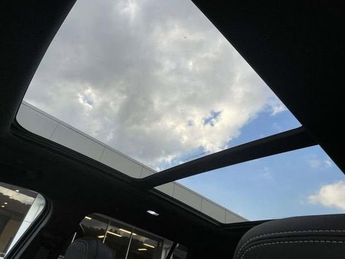 New 2026 Chevrolet Traverse LT w/ Sun and Wheel Package image 13