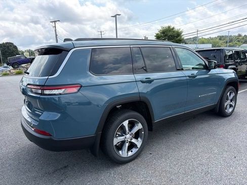 New 2026 Jeep Grand Cherokee L Limited w/ MOPAR Finishing Package AWD/4WD image 3
