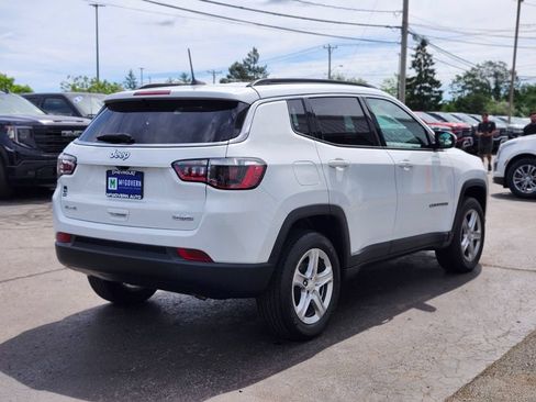 Used 2023 Jeep Compass Latitude AWD/4WD image 5