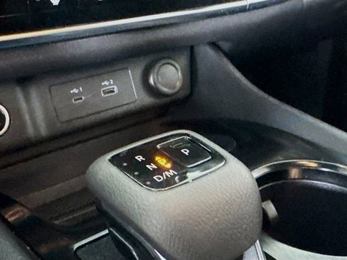 Used 2023 Nissan Rogue S image 14