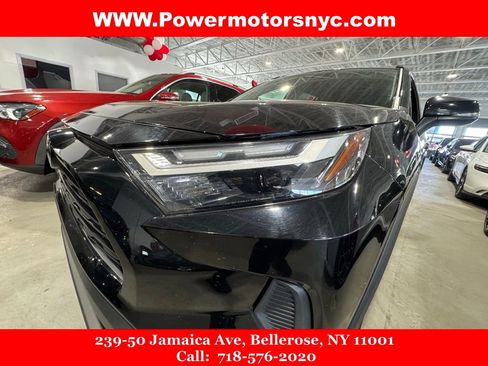 Used 2024 Toyota RAV4 XLE FWD image 7