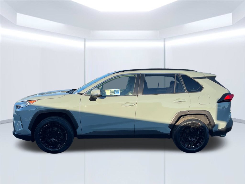 Used 2019 Toyota RAV4 XLE w/ Convenience Package FWD image 2