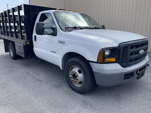Used 2006 Ford F350 XL image 2