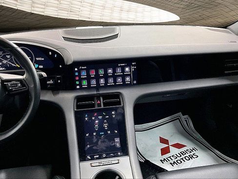 Used 2021 Porsche Taycan image 6