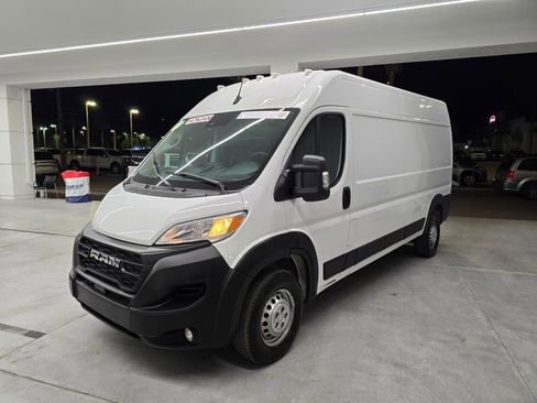 Used 2024 RAM ProMaster 2500 w/ Convenience Group image 2