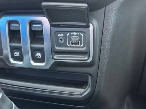 Certified 2025 Jeep Wrangler Sport AWD/4WD image 33