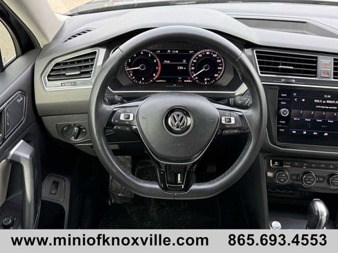 Used 2018 Volkswagen Tiguan SEL Premium image 16