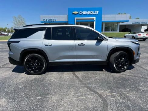 Used 2024 Chevrolet Traverse RS FWD image 13