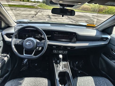 Used 2025 Nissan Kicks SV AWD/4WD image 12