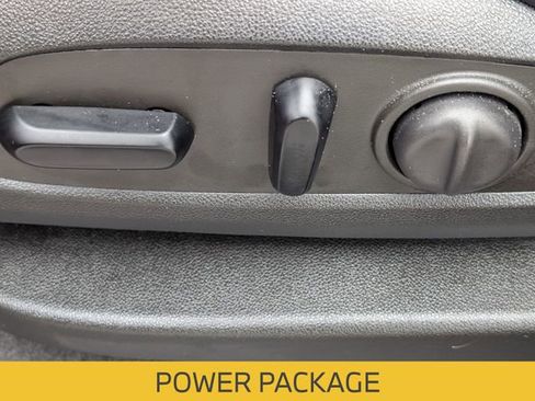 Used 2023 GMC Terrain SLE w/ Driver Convenience Package FWD image 16