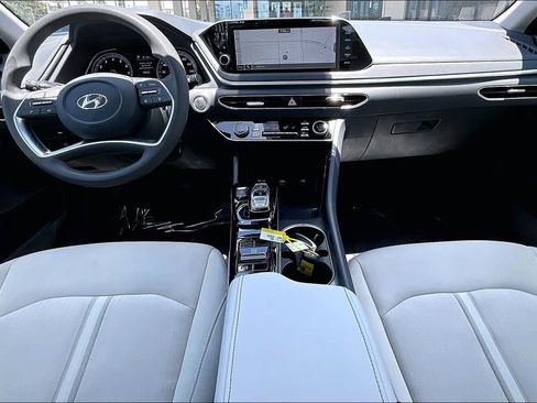 Certified 2023 Hyundai Sonata SEL w/ Preferred Accessory Package FWD image 11