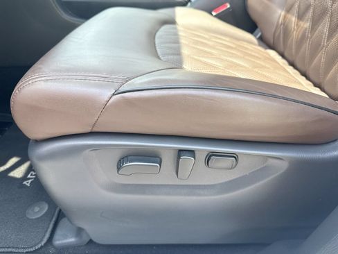 Used 2024 Nissan Armada Platinum w/ Captain's Chairs Package RWD image 12