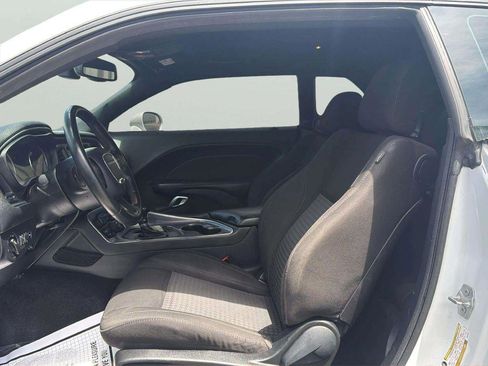 Used 2016 Dodge Challenger SXT RWD image 12