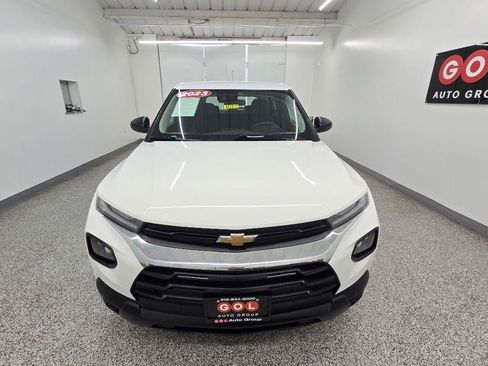 Used 2023 Chevrolet TrailBlazer LS FWD image 2