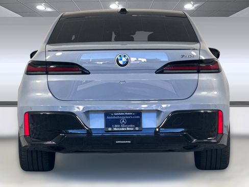Used 2023 BMW 740i image 9