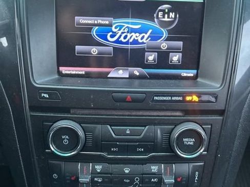 Used 2016 Ford Explorer XLT w/ Equipment Group 202A image 29