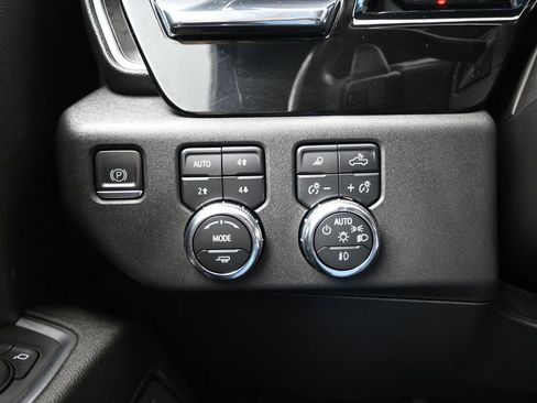 Used 2023 GMC Sierra 1500 SLT w/ SLT Premium Package AWD/4WD image 16