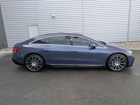 Used 2022 Mercedes-Benz EQS 580 4MATIC Sedan image 2