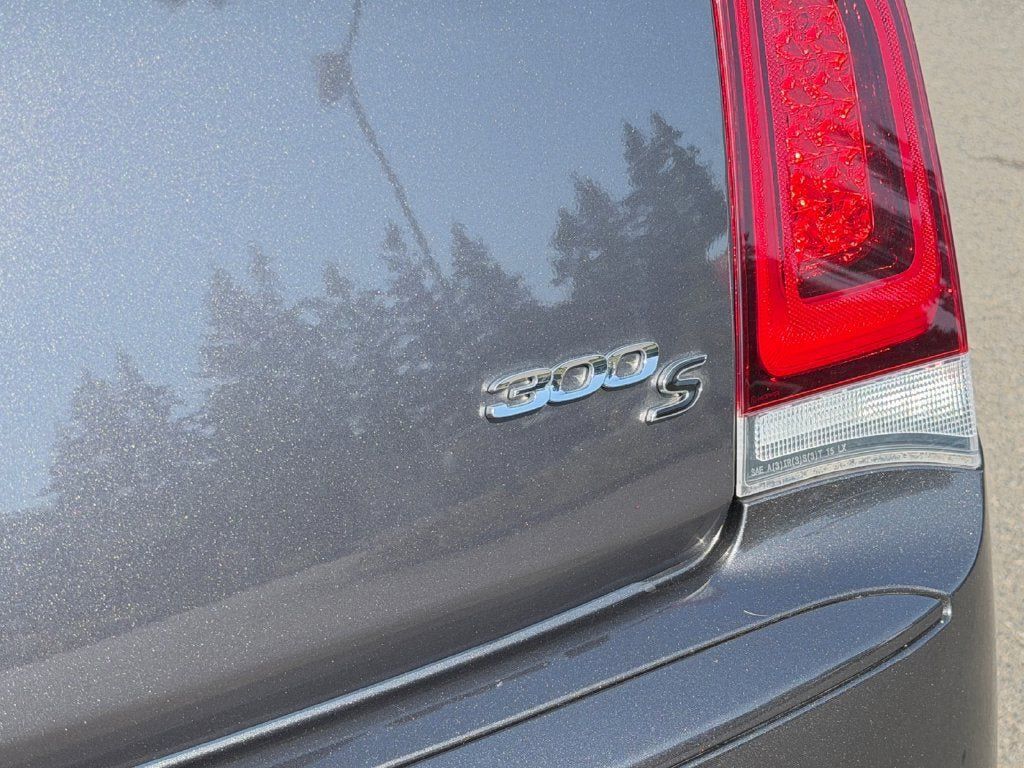 Used 2019 Chrysler 300 S w/ 300S Premium Group AWD/4WD image 36
