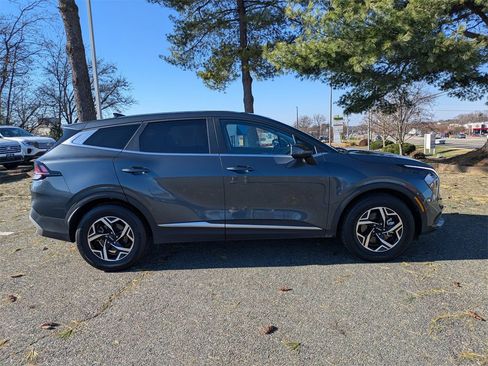 Used 2023 Kia Sportage LX image 3