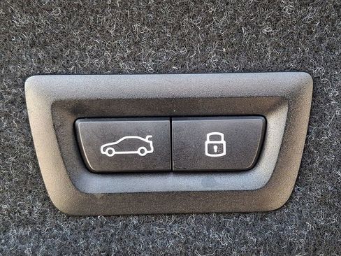 Certified 2025 BMW 330i xDrive Sedan w/ M Sport Package image 31