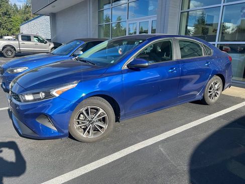 Used 2023 Kia Forte LXS w/ LXS Technology Package FWD image 4