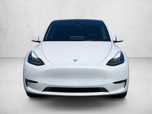 Used 2022 Tesla Model Y Long Range AWD/4WD image 2